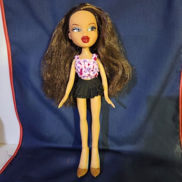 Bratz Doll 2001 Doll Brown Hair Brown and Grey Eyes Blue Eye Shadow Red … - Picture 3 of 9